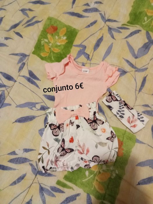 Vários artigos de bebé menina