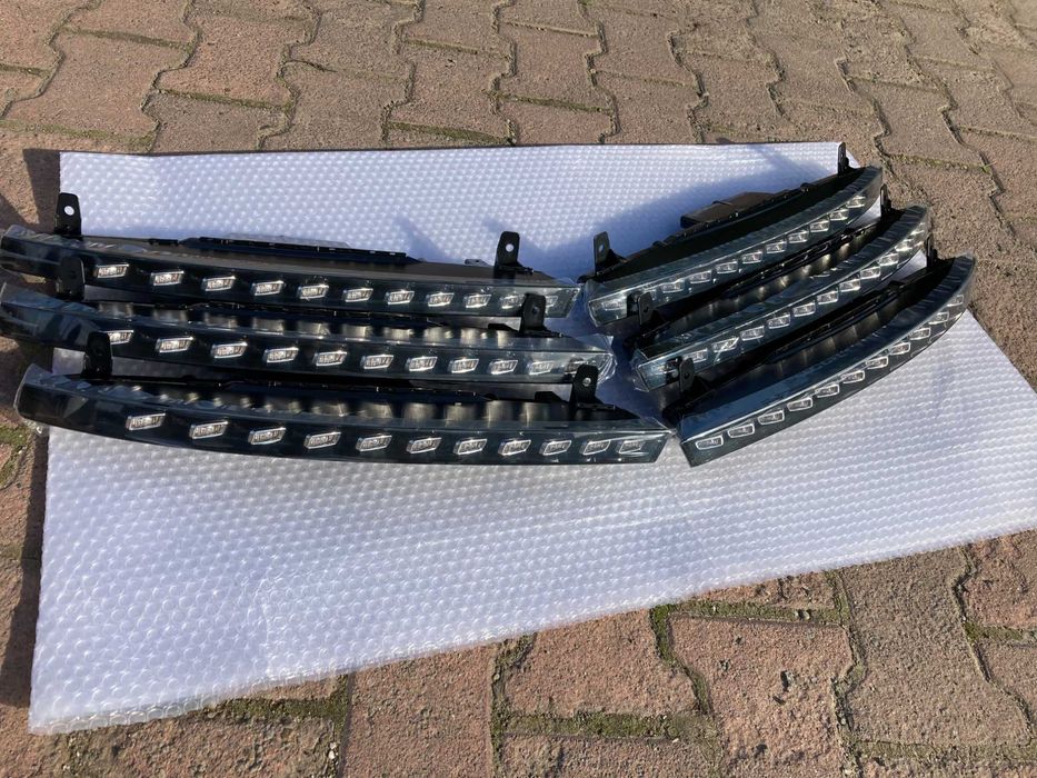 Левый/Правый поворотник DRL на 11 диодов AUDI Q7 4L LCI .