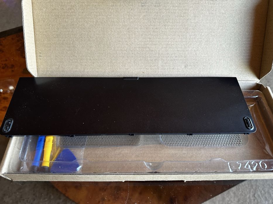 Продам батарею Dell GVD76