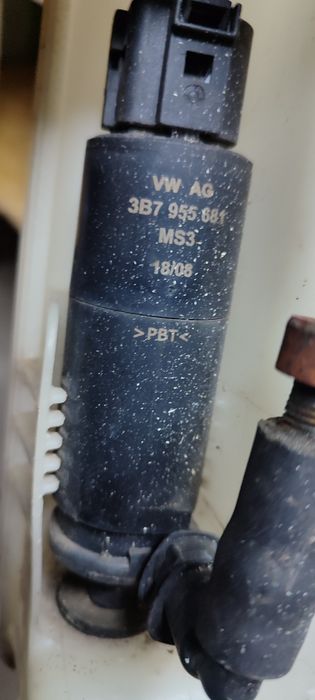 Zbiornik spryskiwaczy VW Golf 5 golf V wszystkie części pompka