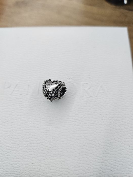Charms pandora serce
