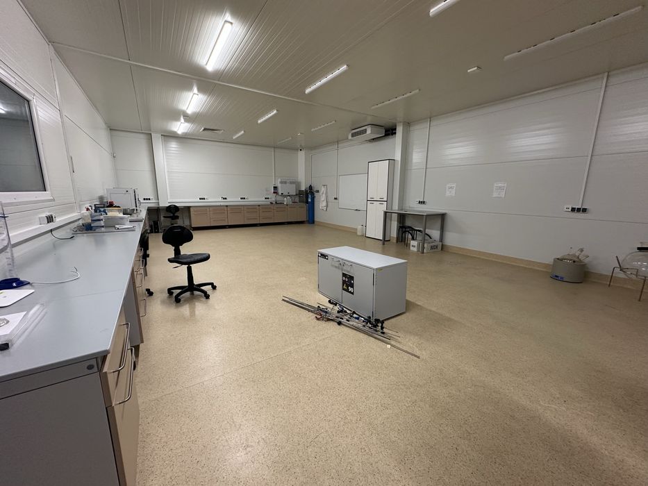 Meble laboratoryjne biurowe likwidacja