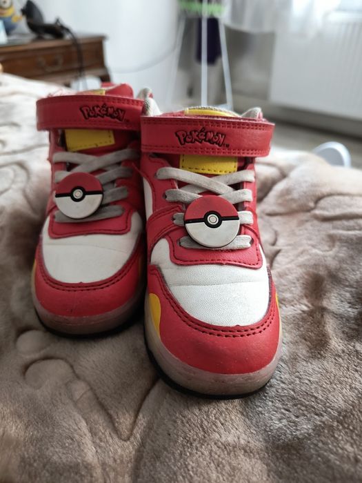 Świecące buty do kostki dziecięce Pikachu r24 adidasy jak nowe