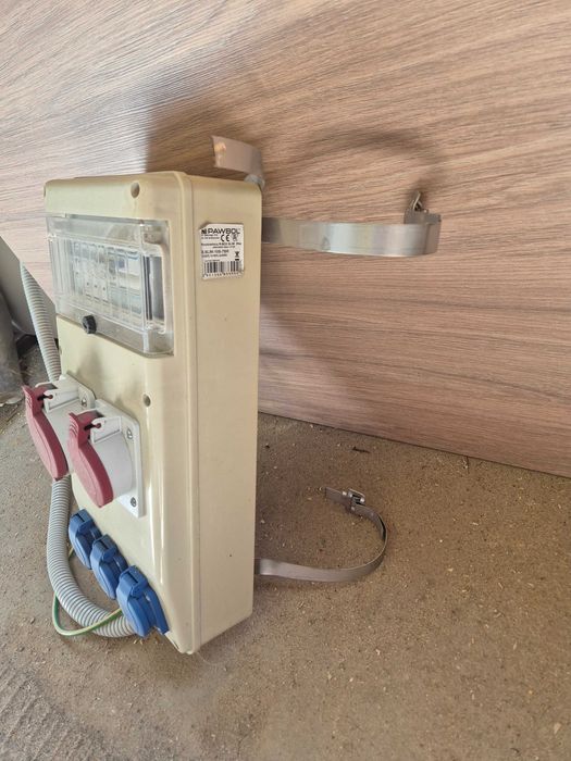 Skrzynka elektryczna budowlana