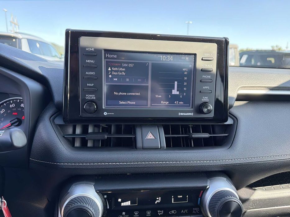 Toyota RAV4      2021