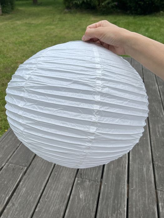 Papierowy abażur na lampę