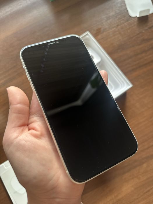 iPhone 11 - używany - stan idealny - bateria 80%