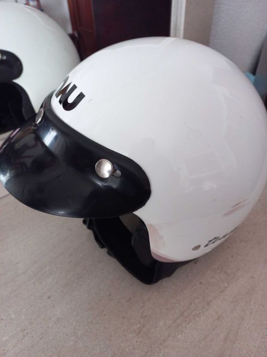 Capacete sem viseira!