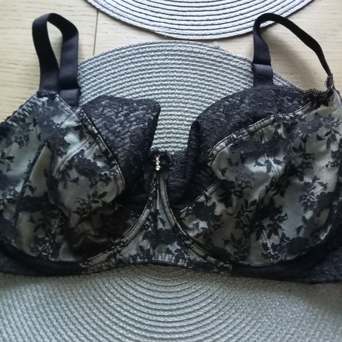 Biustonosz miękki, koronkowy, czarny  Kris  Line 75G