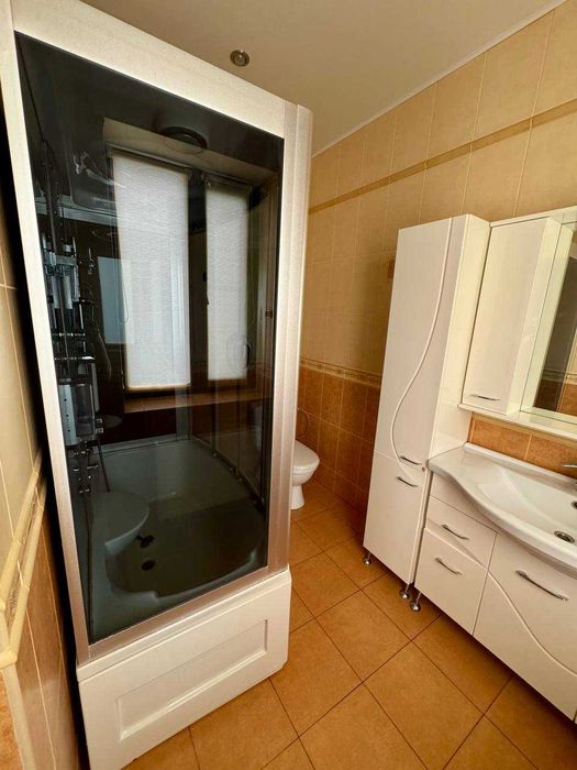 Продається будинок з басейном, укриттям та тепловим насосом!