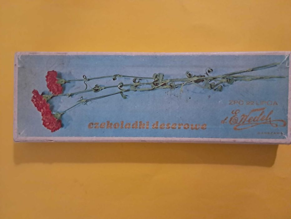 Pudełko Wedel Czekoladki deserowe PRL, goździki