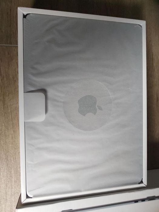 Nowy macbook Air 13.6 A2681 16/512gb