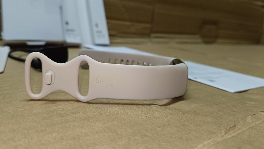 Fitbit Charge 5 zarządzanie stresem i śledzenie zdrowia serca