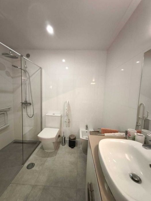 Apartamento/Condomínio com 2 quartos e 1 casa de banho