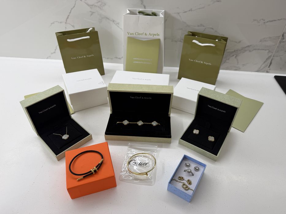 Набір браслет сережки підвіс Van Cleef Cartier hermes