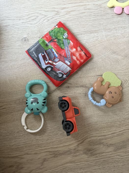 Zestaw zabawek grzechotek dla chlopca