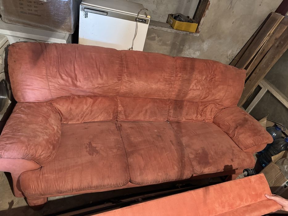 Диван і два крісла