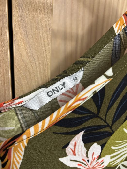 Letnia bluzka na ramiączkach w tropikalny wzór XL / 42