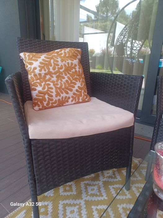 Conjunto de sofás e mesa de exteriore