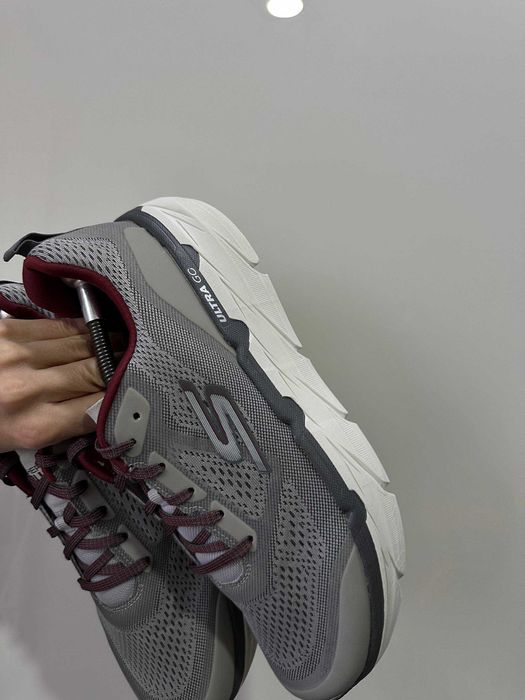 Чоловічі спортивні кросівки Skechers Max Cushioning  розмір 45