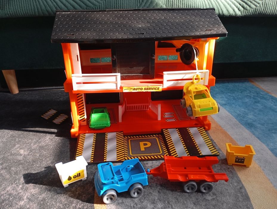 Duży garaż warsztat samochodowy Wader