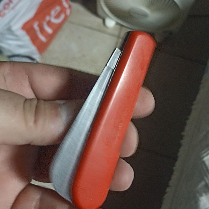 Canivete novo com lâmina bem afiada