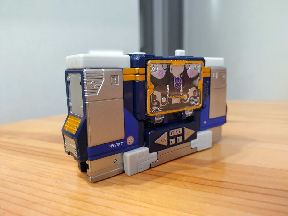 Трансформеры Hasbro Soundvawe, Ravage и Laserbeak (Generations)