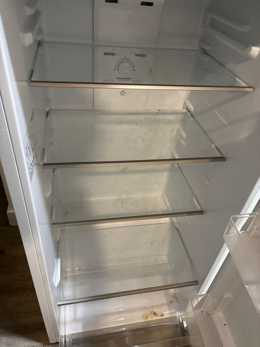 Frigorífico branco BECKEN no Frost usado 1 ano