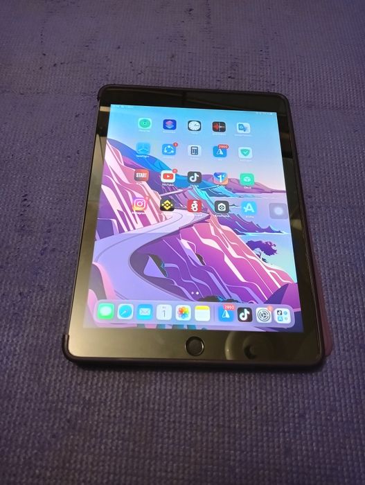 Планшет Ipad air 2 на 64 Gb LTE sim.