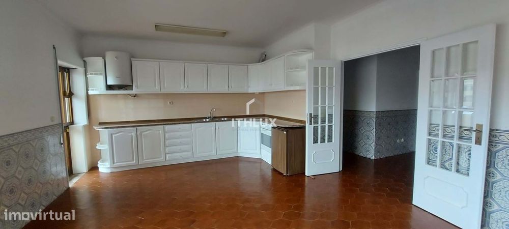 Apartamento T1 com Vista Mar, Elevador e Excelente Localização – Chafé