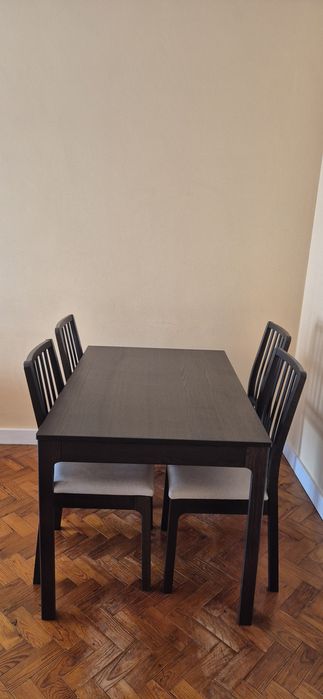 Mesa e 4 cadeiras Ikea