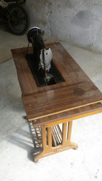 Maquina costura antiga