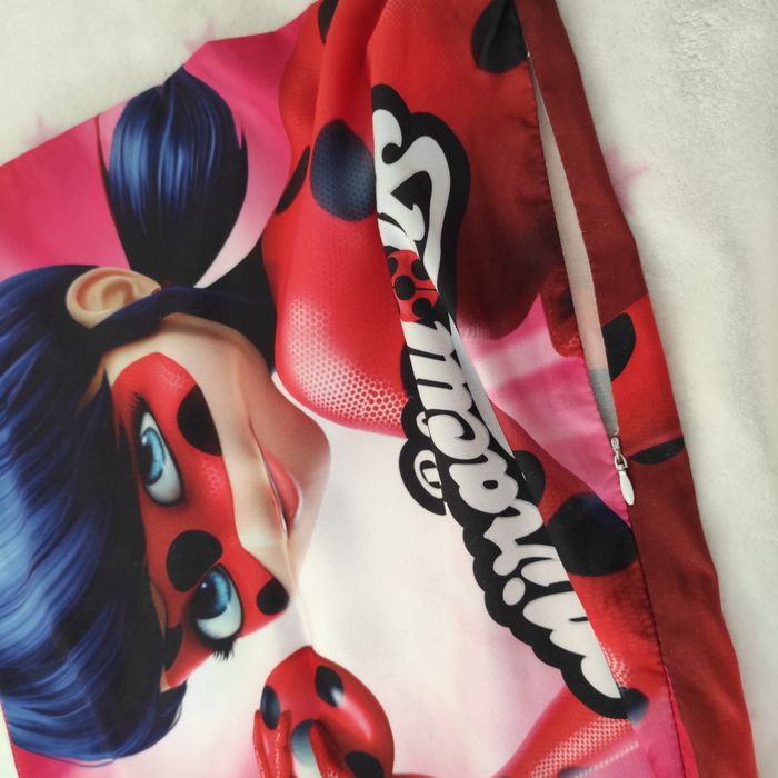 Poszewka na poduszkę Biedronka i czarny kot