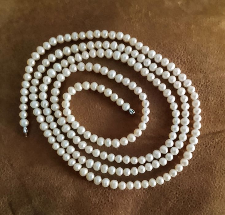 Довге намисто з перлів