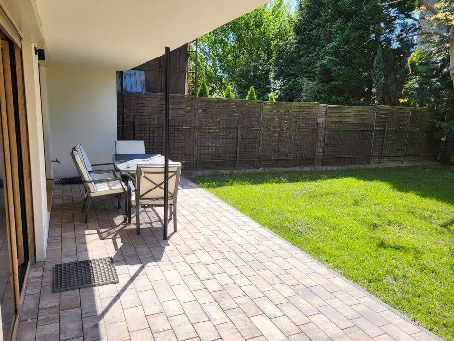 Apartament z ogrodem