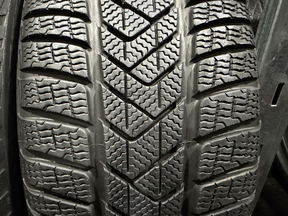 245/40 r19 Pirelli run flat 4шт.