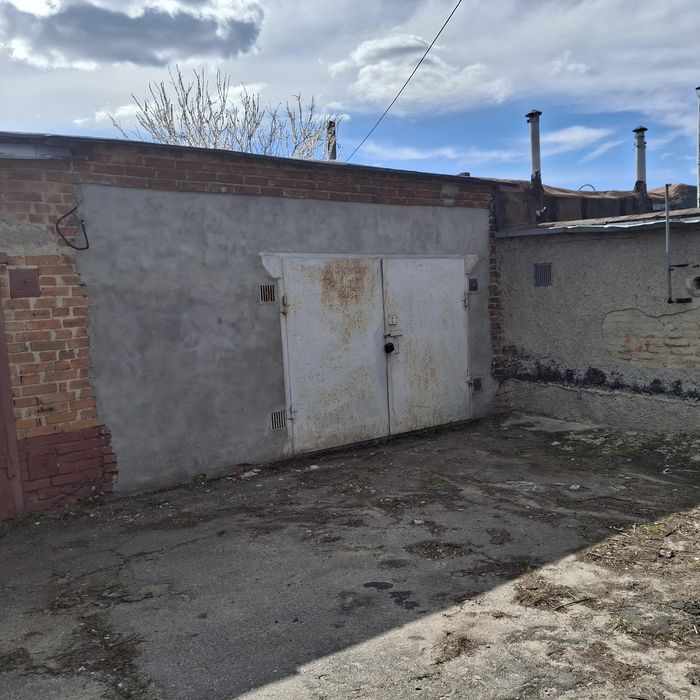 Продам гараж район мотеля