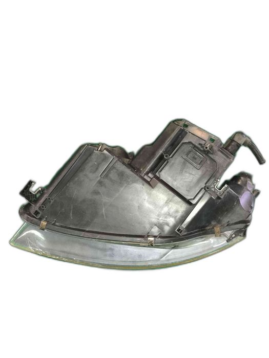 Ótica / Farol Direito AUDI A3 Sportback 13052357 (OEM)