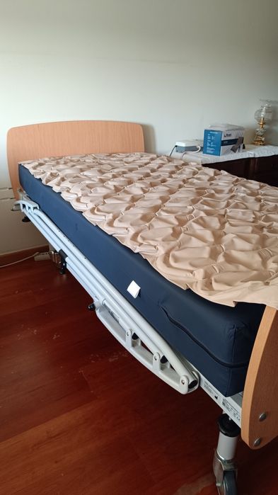 Cama hospitalar elétrica + colchão