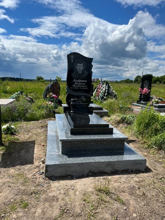 Памʼятники з природнього каменю за гарною ціною