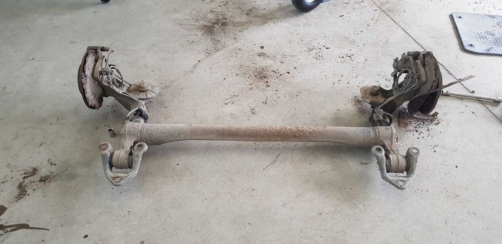 Opel Zafira A belka zawieszenia tył