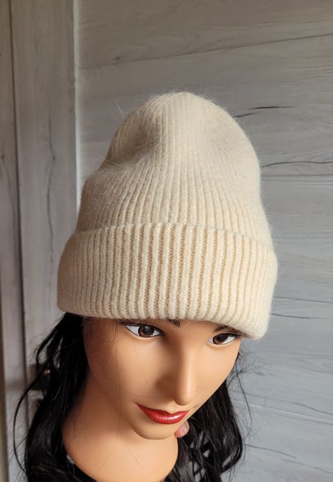 Śliczna czapka z angorą beanie ecru