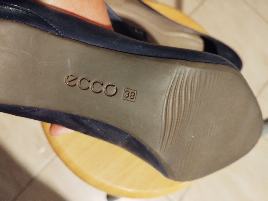 Czułenka 38  marki Ecco