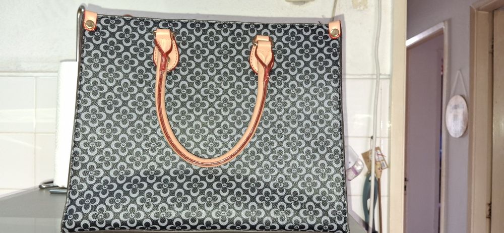 Carteira de mão  de mulher