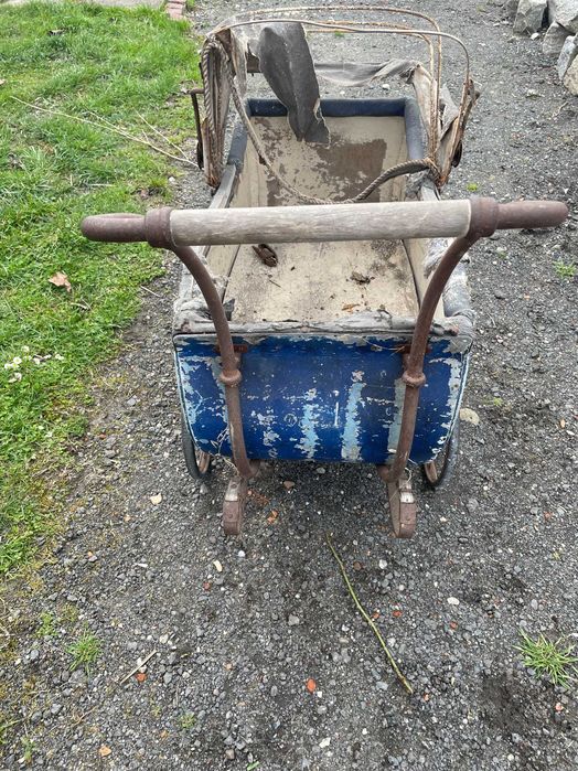 Stary wózek dziecięcy