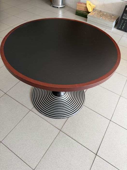 Mesa baixa para decoração