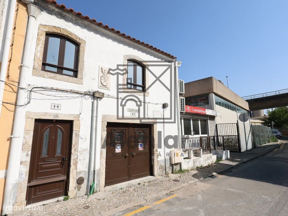 Prédio Urbano no Centro de Alhandra - Uma Oportunidade Única de Inv...