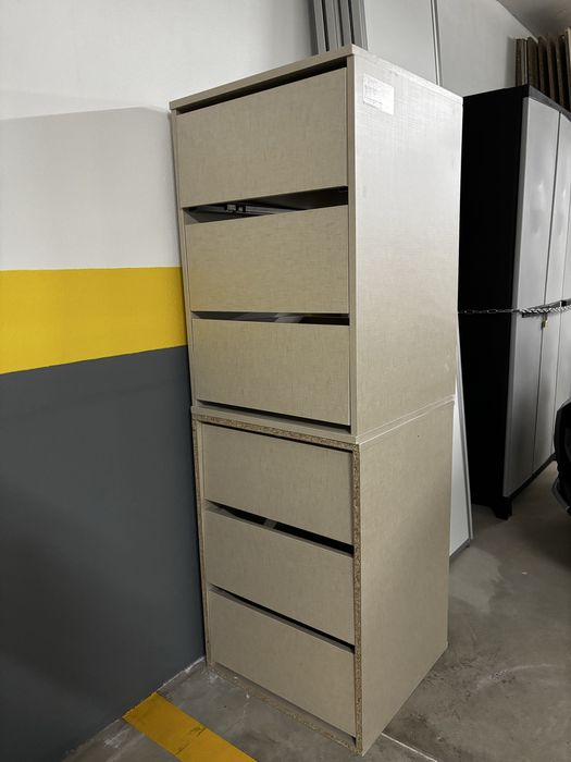 Brand new walk-in wardrobe (roupeiro com portas de correr)