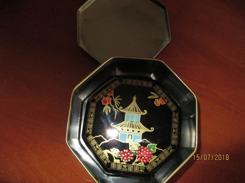 2 caixas metálicas hexagonais, muito bonitas