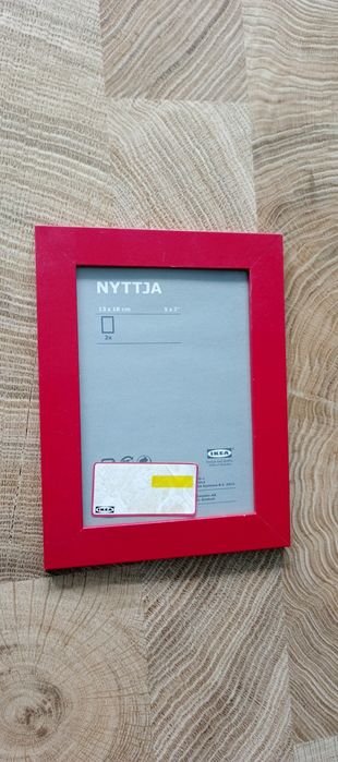 151. Czerwona ramka Nyttja 13*18